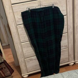 Old Navy Green, Navy Blue & Black Plaid Men’s PajamaPants